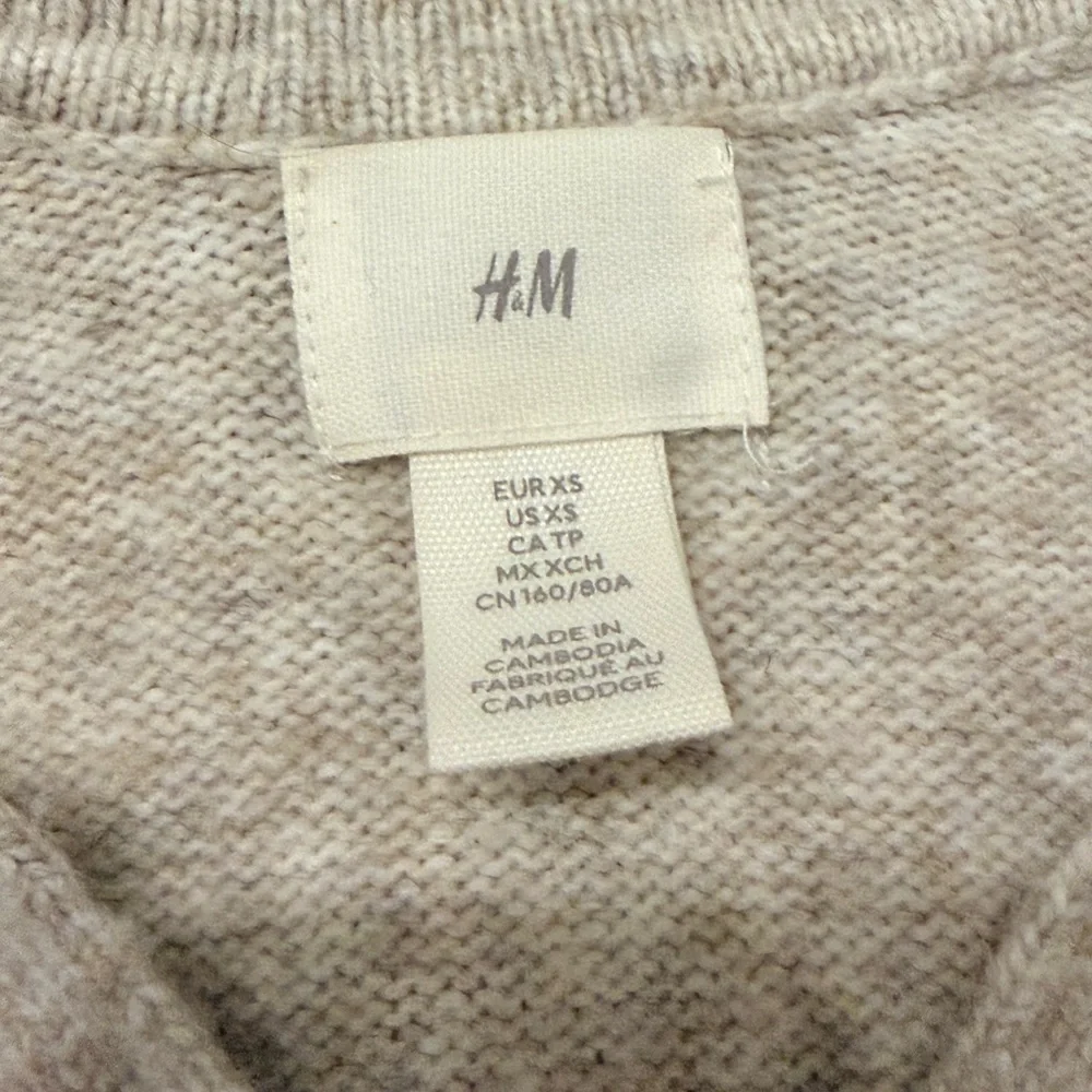 H&M Beige V-Neck Sweater - Picture 2 of 5